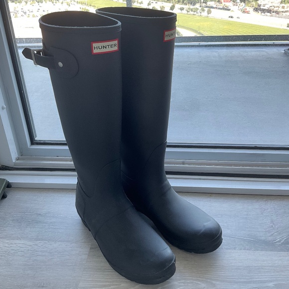 HUNTER Women’s Original Tall Classic Rain Boot + Hunter Stitch Cable Boot Sock - Picture 1 of 6